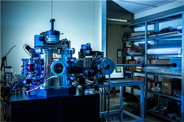 原位拉曼系統(tǒng)--實時監(jiān)測半導(dǎo)體薄膜生長全過程